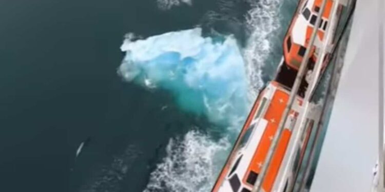 ‘Titanic moment’: Cruise ship hits chunk of ice