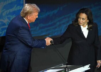 Trump-Harris meeting: a disjointed handshake between the two candidates