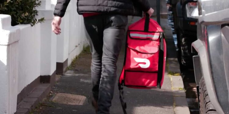 Violent home robbery: Thieves disguised as Doordash delivery men attack young mother