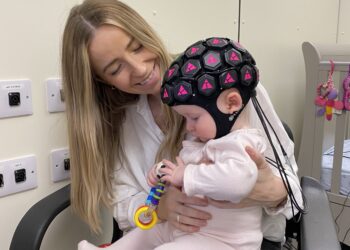 Wearable brain imaging device sheds light on how babies react in real-world situations