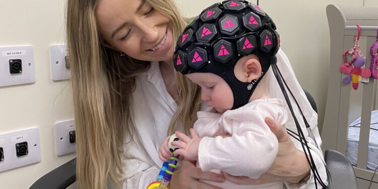 Wearable brain imaging device sheds light on how babies react in real-world situations