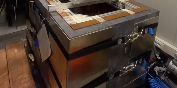 X-rays of atomic systems could reveal new clues to rival quantum theories