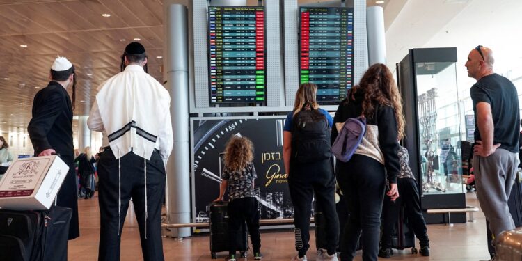 Amid the escalation of the war, travel through Ben Gurion Airport in Israel has fallen by 43% in 9 months | economy