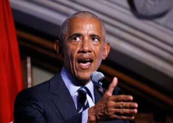 Campaigning for Harris, Obama electrifies Democrats of all generations