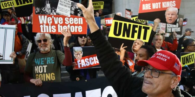 Crowd, altercations: the arrival of Donald Trump makes waves in the streets of New York
