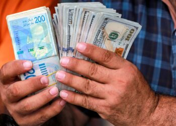 Globes: The Gaza war is a curse on Israel’s economy by causing savings to flee economy