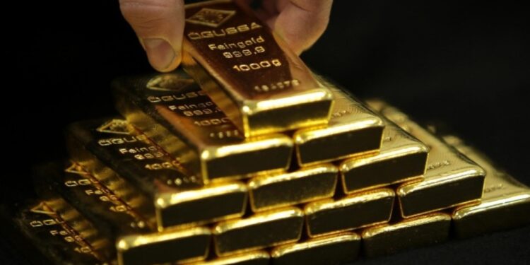 Gold and the dollar stabilize amid expectations of a US interest rate cut economy