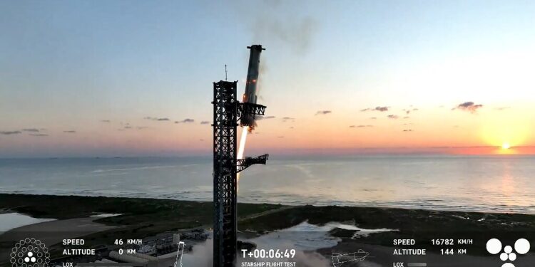 In a first, the propeller of a Starship megarocket captured by SpaceX’s “wands”