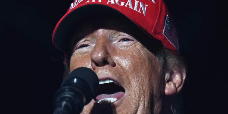 Man arrested with weapons outside Trump rally in California