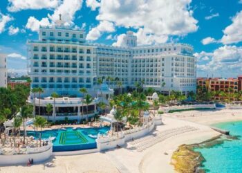 Man shot dead in broad daylight near Cancun hotel