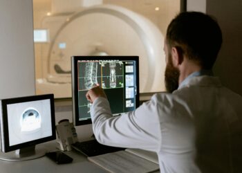 New AI model effectively achieves clinical expert-level accuracy in complex medical analyzes