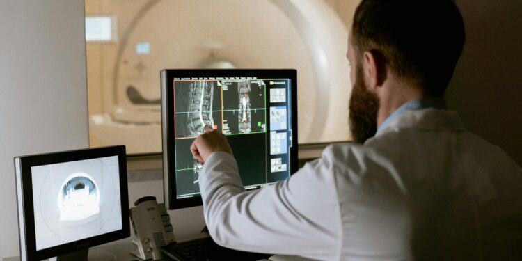 New AI model effectively achieves clinical expert-level accuracy in complex medical analyzes