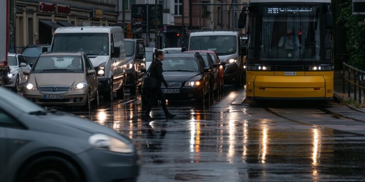 People who regularly experience lighter nights and darker days have higher mortality risk, study suggests