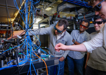 Quantum physicists exploit entanglement to improve the precision of optical atomic clocks