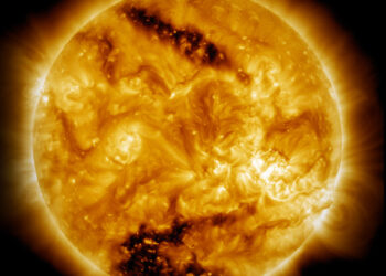 Researchers discover the role of plasma waves in the mysterious heating of the solar corona