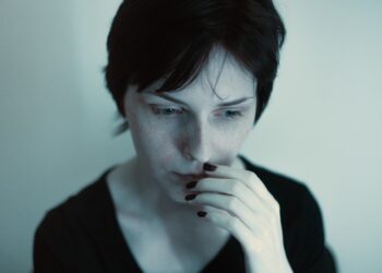 Study reveals how fear memories transform over time, offering new insights into PTSD