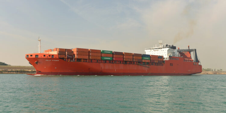 Suez Canal revenues decline by 25% due to the Red Sea tensions economy