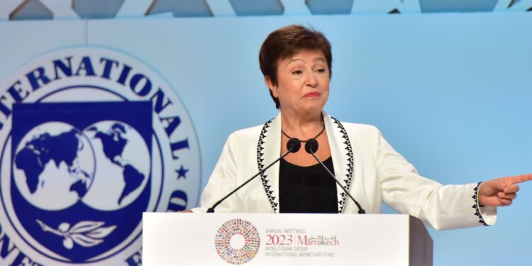 The Director of the International Monetary Fund warns of weak global growth and calls for economic reforms economy