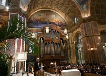 Three presidents and the Kennedy clan bid farewell to Ethel Kennedy