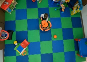 Toddlers show increased physical activity when they have a robot playmate moving around the room