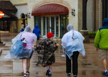 Tourists at Disney in Florida enjoy the rides before Hurricane ‘Milton’ arrives