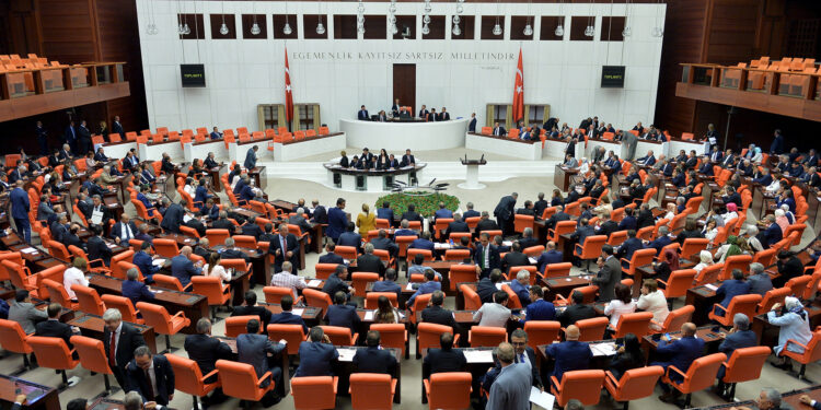 Türkiye postpones discussions on a tax to finance the defense sector economy