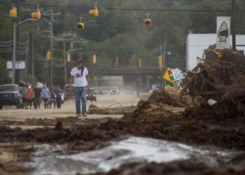With at least 130 dead in the United States, Hurricane “Helene” takes a political turn