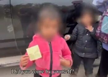 A 2-year-old girl arrested alone at the American border: she wanted to find her parents in the United States