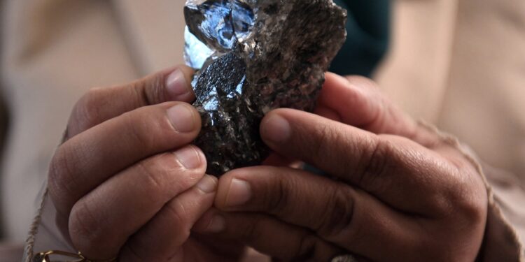 An Omani company enters the field of diamond exploration in Angola economy