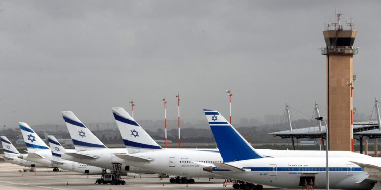 Bloomberg: Suspension of global aviation leaves Israel in commercial isolation economy
