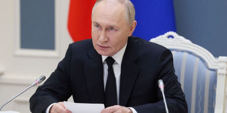 Putin: There is no need to panic due to the decline of the ruble economy