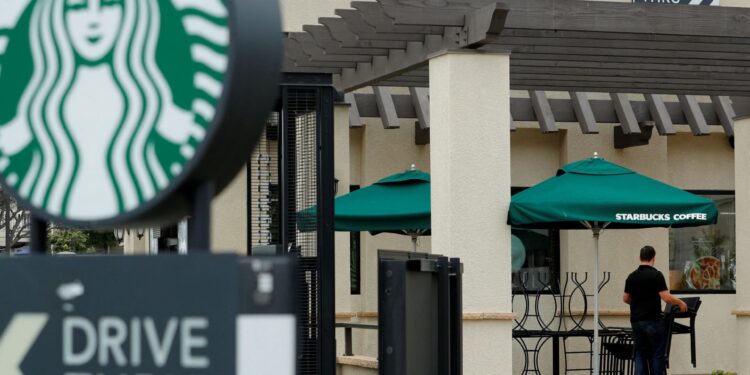 Starbucks workers’ strike expands to more than 300 American branches | economy