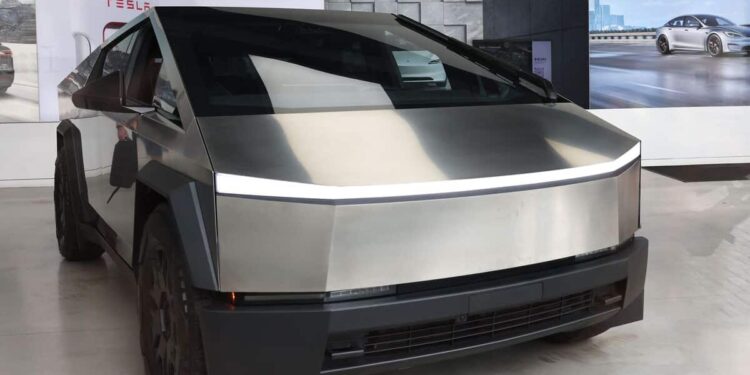 Tesla cybertruck on fire: three dead in California accident