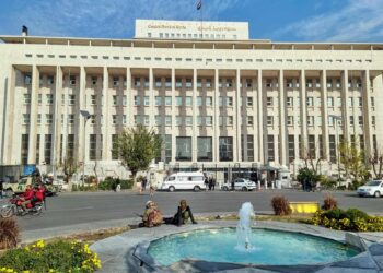 The Syrian Central Bank sets the exchange rate of the lira at 15,000 against the dollar economy