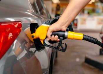 The new administration in Syria issues a list of prices for selling fuel and gas to consumers economy
