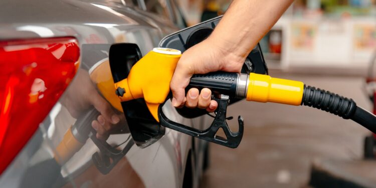 The new administration in Syria issues a list of prices for selling fuel and gas to consumers economy
