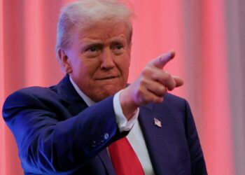 Trump opposes an agreement to avoid a government shutdown, and the White House warns news