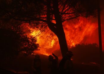 California | Los Angeles under threat of fire and strong winds