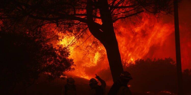 California | Los Angeles under threat of fire and strong winds