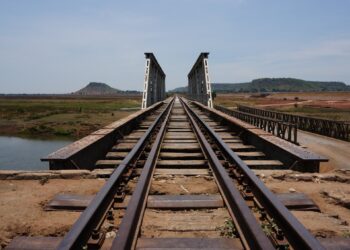 Chinese companies that build a railway with two billion dollars linking Tanzania to Burundi economy