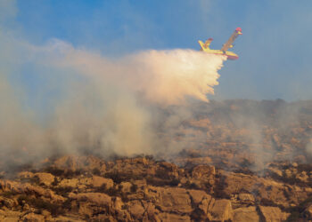 Fires in the Los Angeles area | Can you fight a fire with sea water?