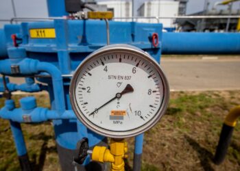 How did Ukraine transform gas transmission lines from a means of pressure on them to a piece of paper in its hand? | economy