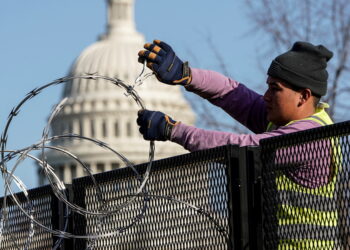 Joe Biden calls not to “forget” the assault on the capitol