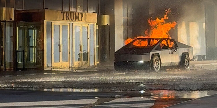 Las Vegas | The explosion of a Cybertruck vehicle in front of a Donald Trump hotel leaves one dead