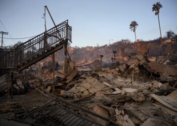 Los Angeles | The fires still untamed, but the wind is weakening