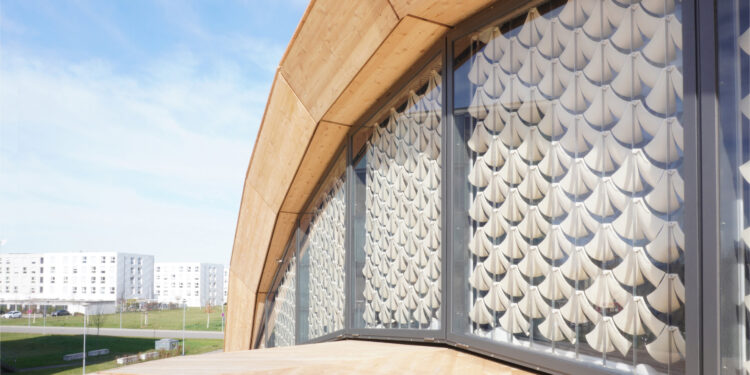 Self-adjusting shading system mimics pine cones for energy-independent weather response
