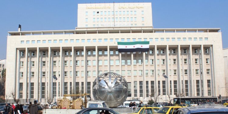 Syria orders the freezing of bank accounts linked to the Assad regime Economy News