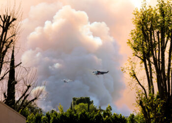 The Press in California | Neighborhoods threatened by monster fires