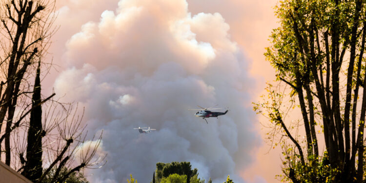 The Press in California | Neighborhoods threatened by monster fires