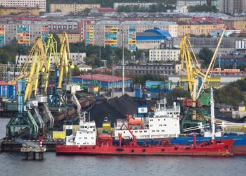 US sanctions on Russia stop oil tankers and raise crude prices economy